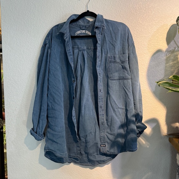 Comfy denim looking button up - Picture 1 of 6